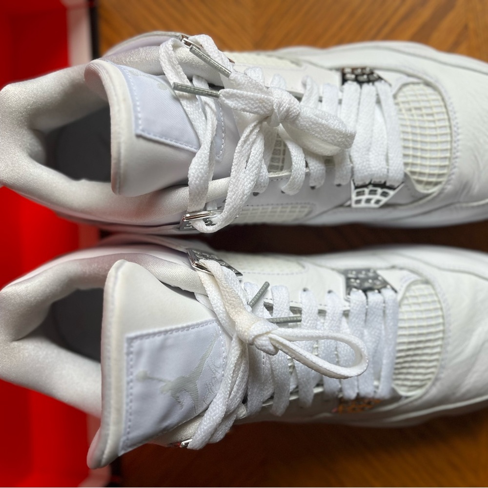 Air Jordan Retro 4 Metallic White